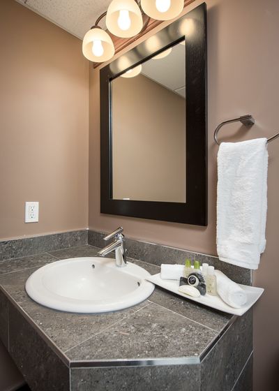 Prime Hotel Fort McMurray Room Bathroom