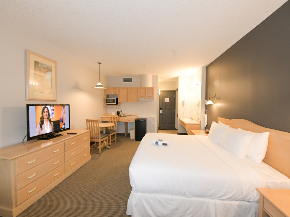King Bachelor with Kitchenette at Prime Hotel Fort McMurray
